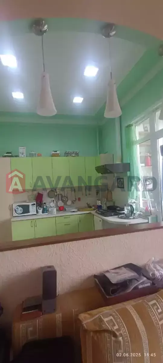 3 ��. ��������, 76/-/10 ��. �., 8/10 ������ ���� 15