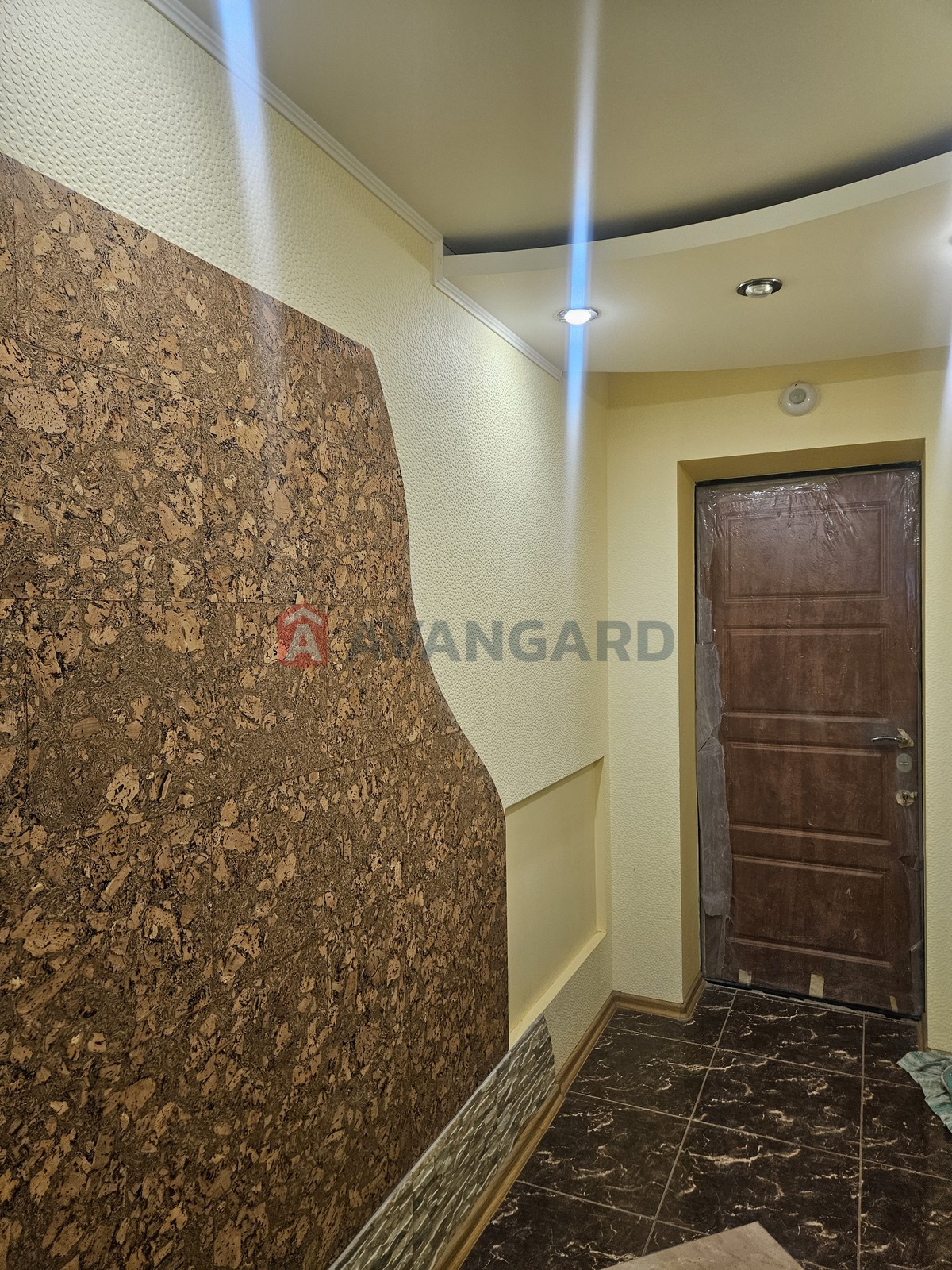 3 ��. ��������, 99/42/34 ��. �., 8/9 ������ ���� 20