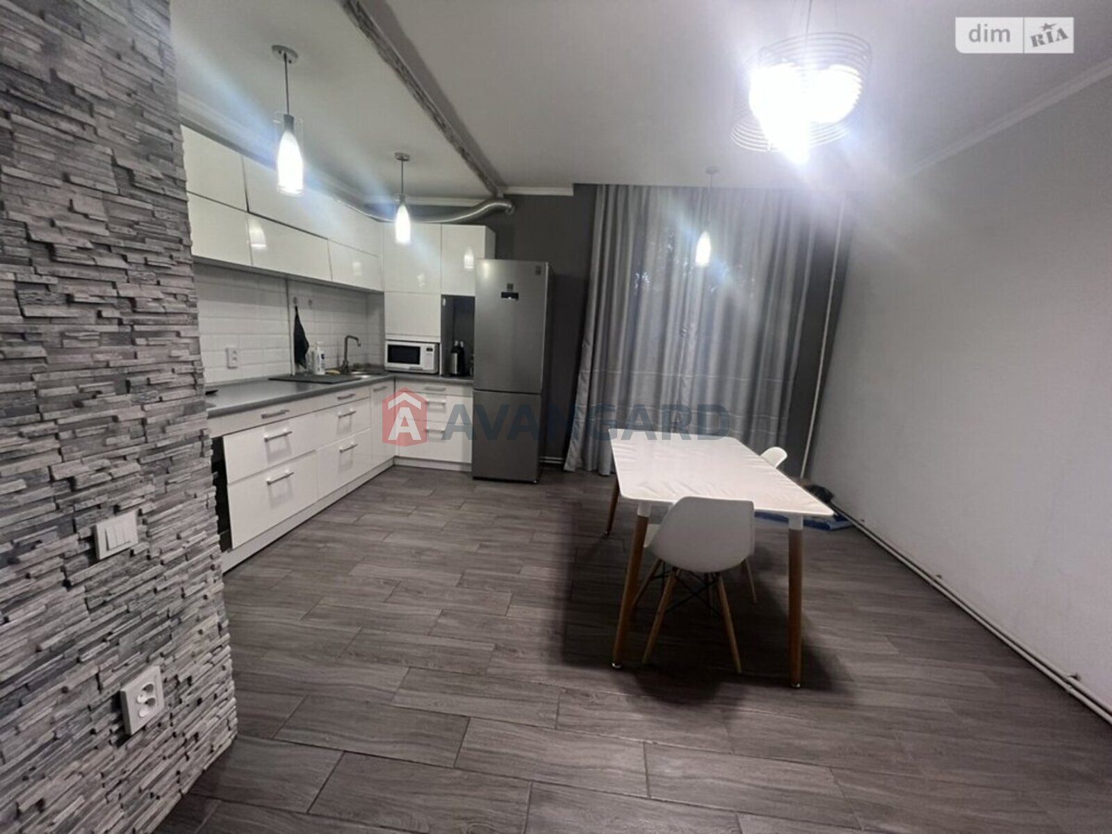 3 ��. ��������, 69/55/13 ��. �., 3/4 ������ ���� 9