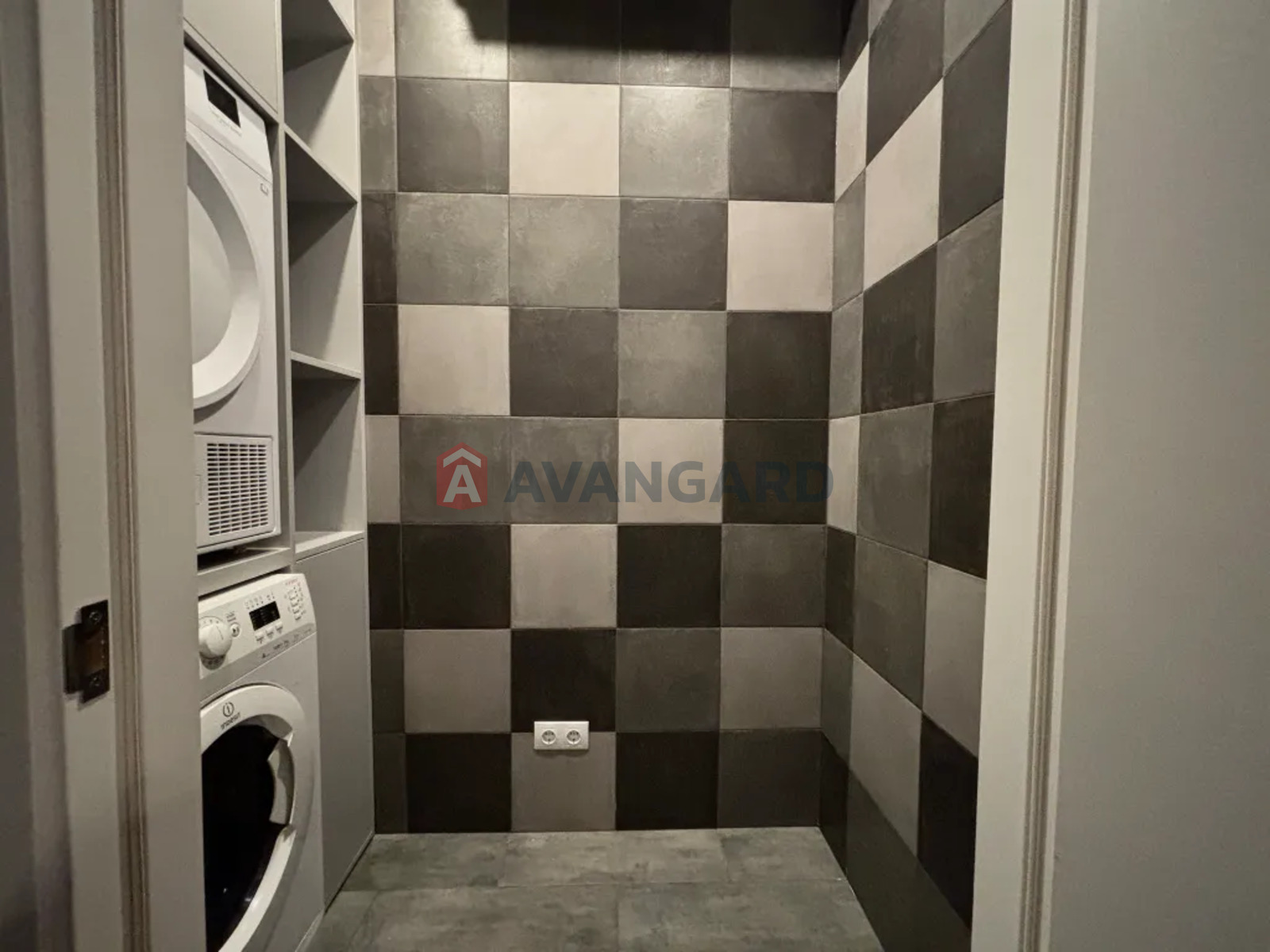 3 ��. ��������, 78/22/29 ��. �., 9/11 ������ ���� 17