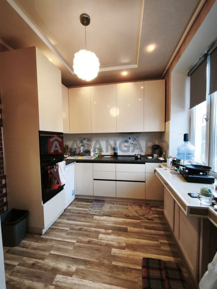 4 ��. ��������, 95/-/9 ��. �., 3/5 ������ ���� 17