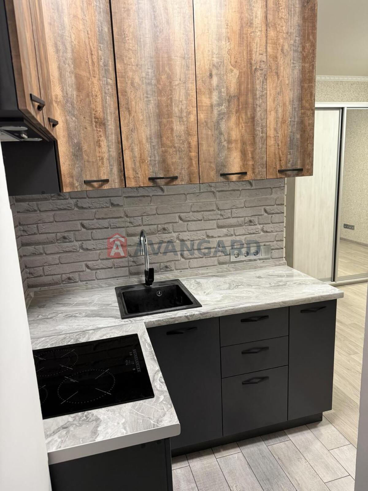 1 ��. ��������, 22/18/3 ��. �., 2/4 ������ ���� 8