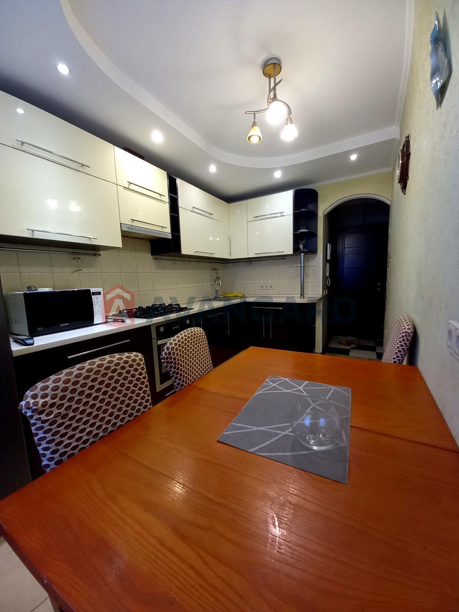 3 ��. ��������, 63,3/ 36.4 / 7.7 ��. �., 9/10 ������ ���� 7