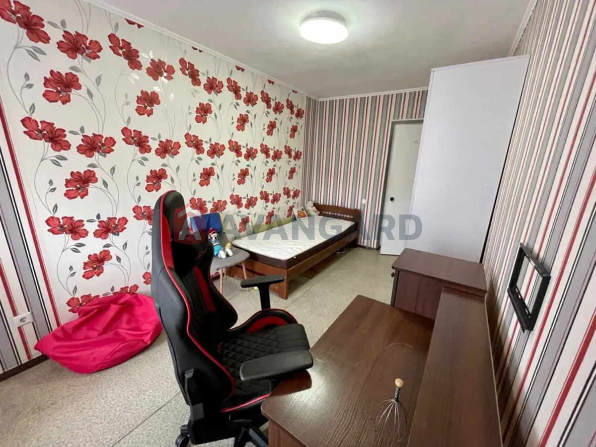 4 ��. ��������, 76/-/11 ��. �., 9/10 ������ ���� 7