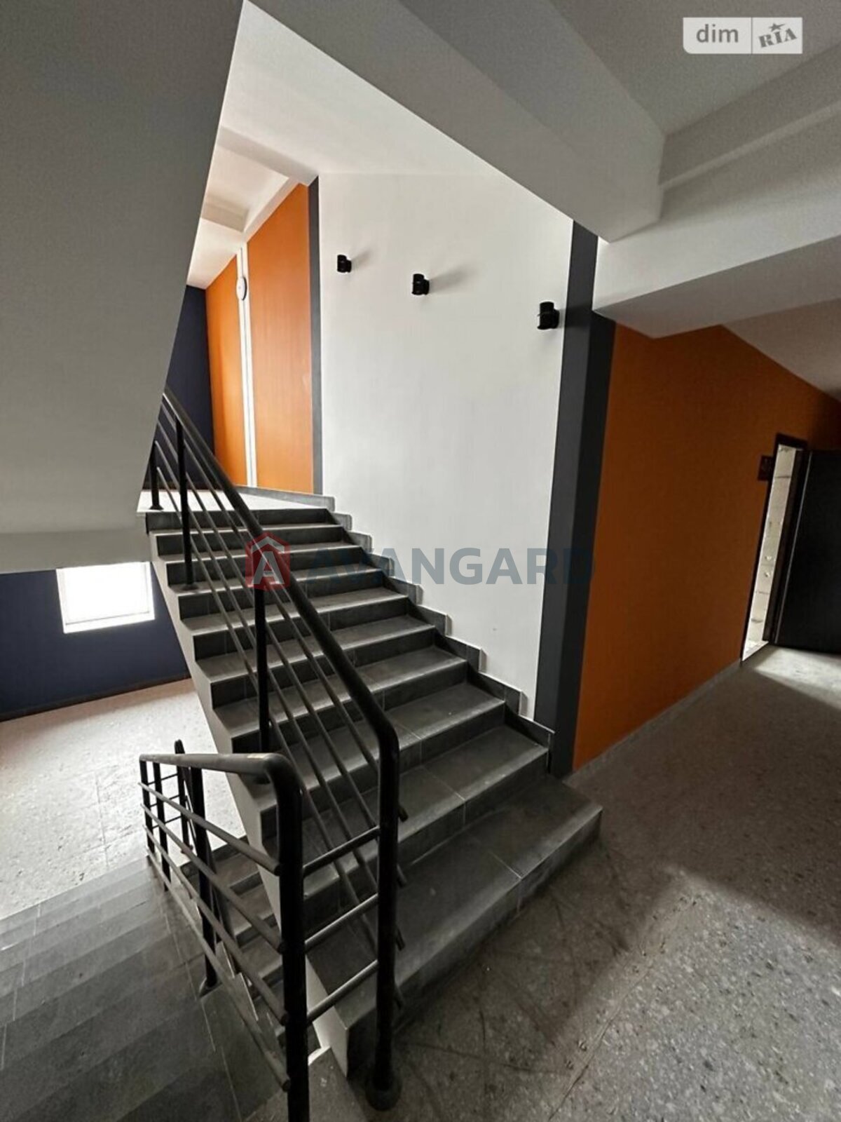 1 ��. ��������, 38/18/14 ��. �., 8/10 ������ ���� 5