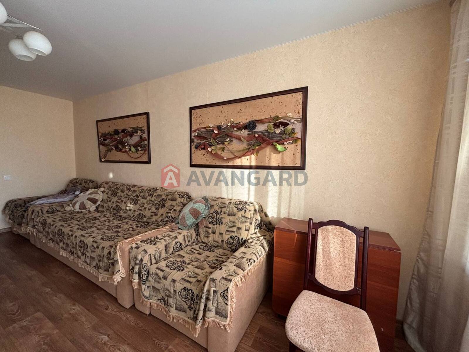 3 ��. ��������, 72/-/9 ��. �., 7/9 ������ ���� 9