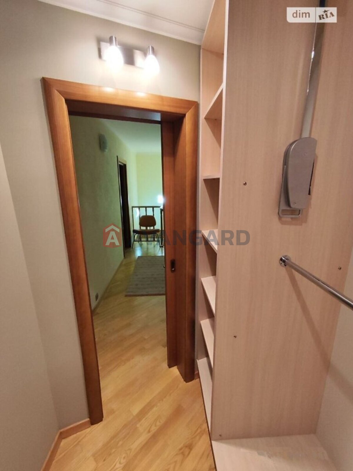 3 ��. ��������, 120/-/- ��. �., 4/10 ������ ���� 7