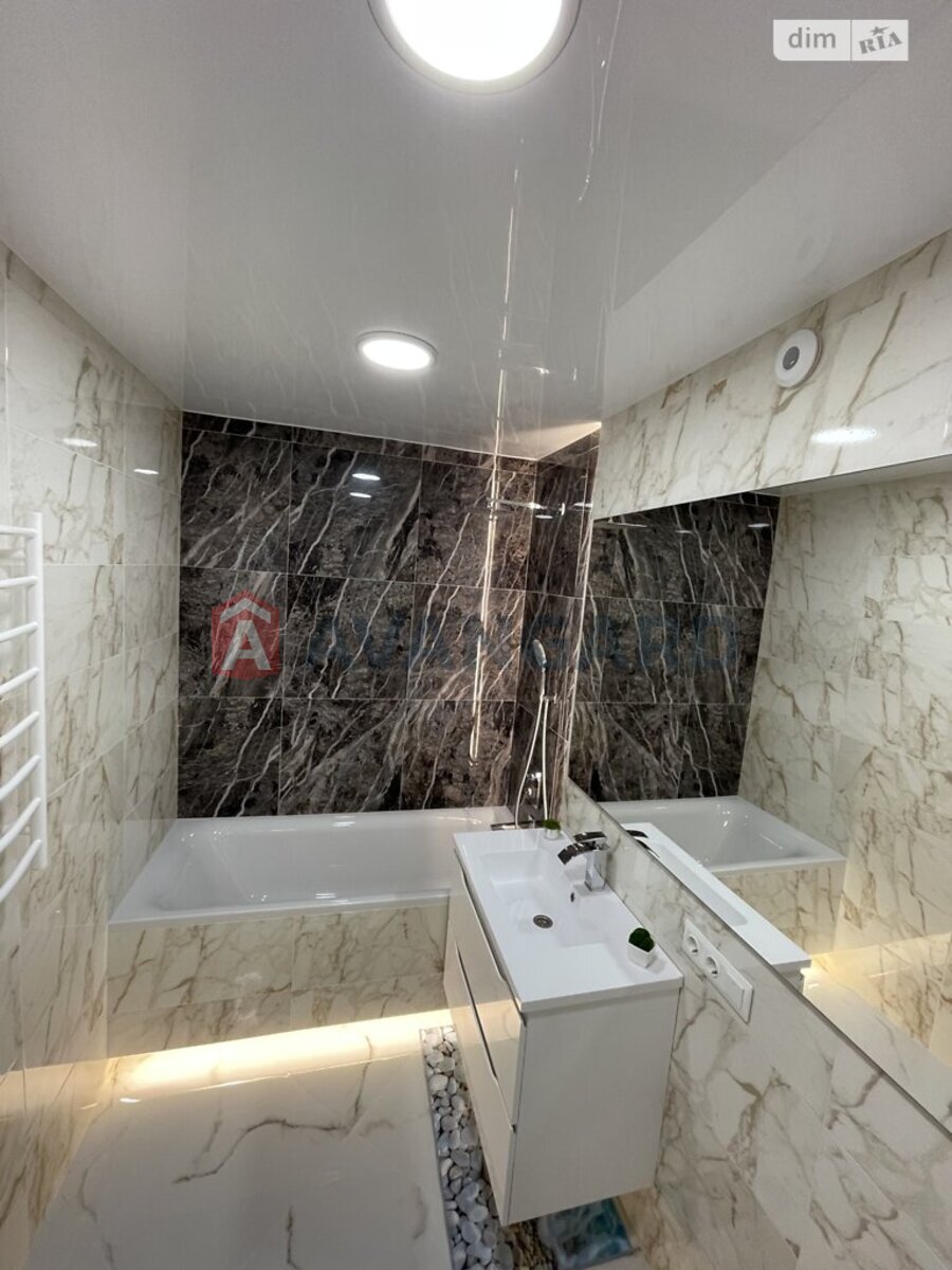 1 ��. ��������, 43/17/10 ��. �., 4/9 ������ ���� 8