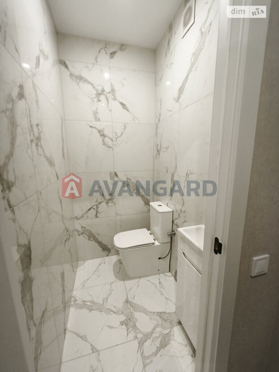 2 ��. ��������, 68/36/21 ��. �., 1/8 ������ ���� 9