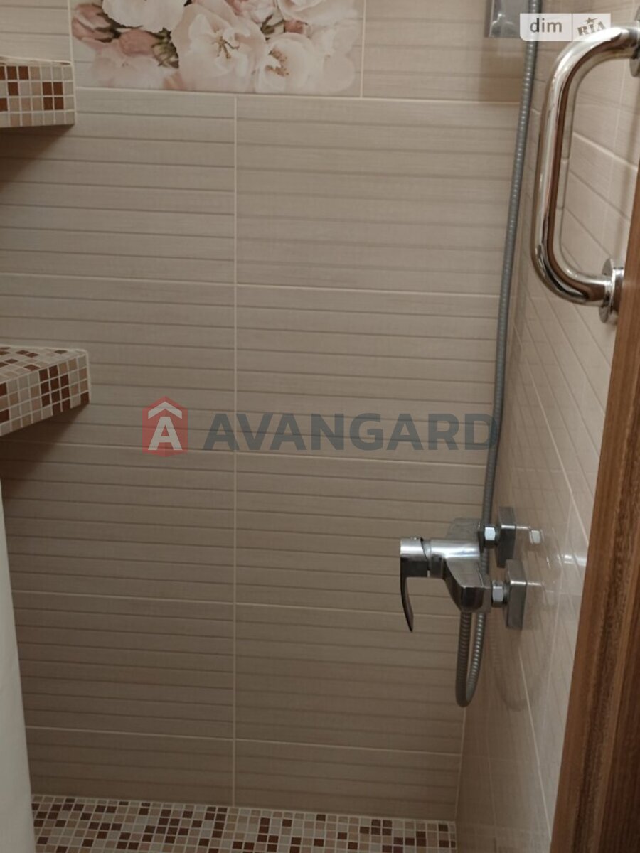 1 ��. ��������, 42/18/10 ��. �., 11/16 ������ ���� 12