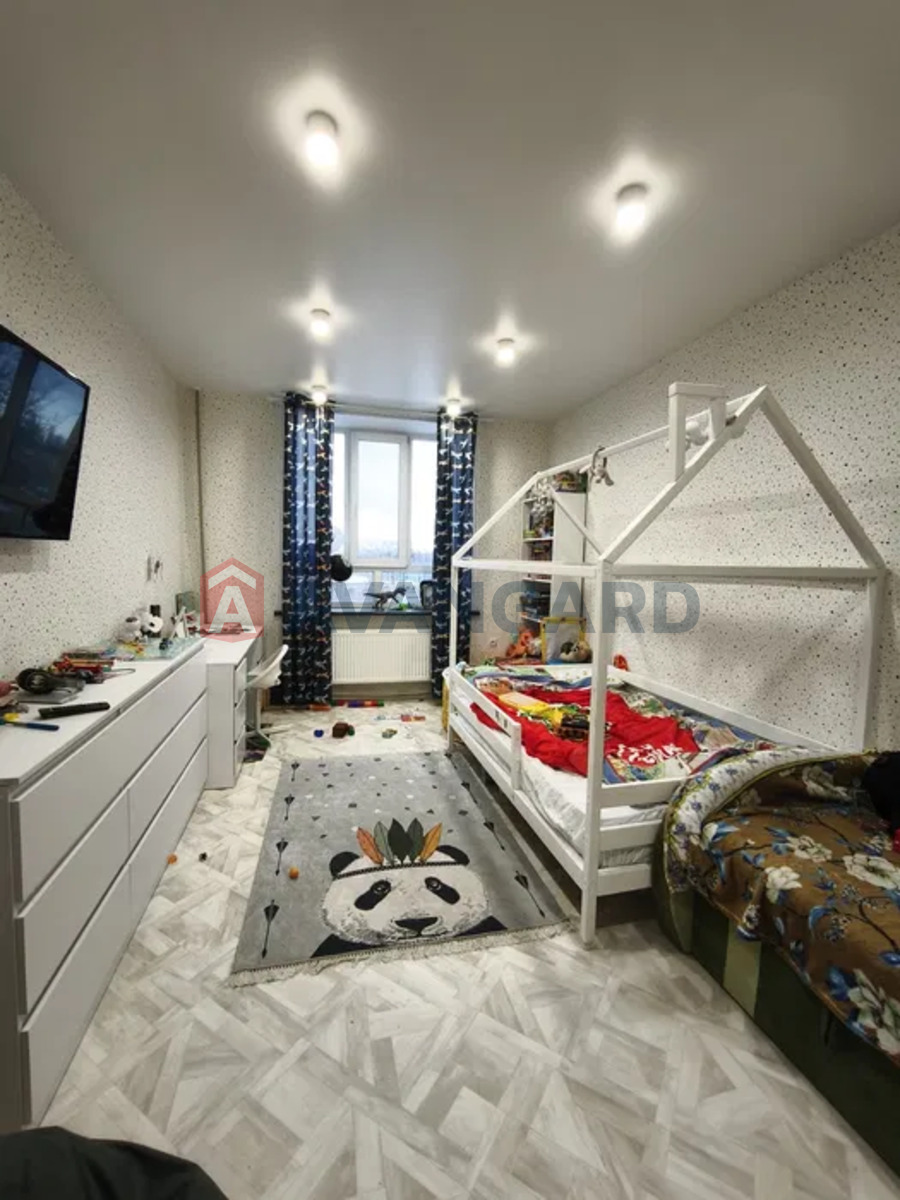 4 ��. ��������, 95/-/9 ��. �., 3/5 ������ ���� 3