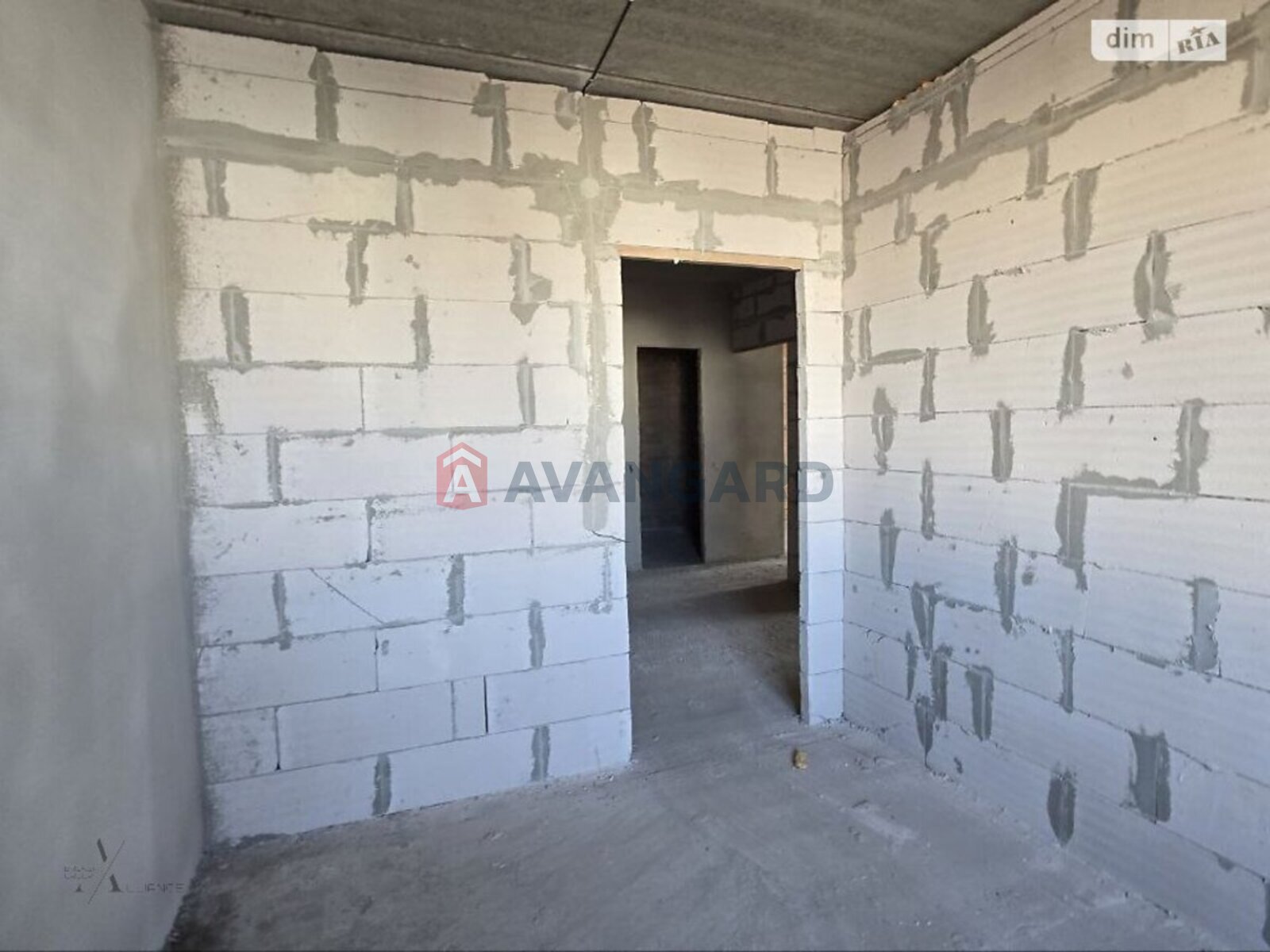 3 ��. ��������, 83/47/17 ��. �., 8/10 ������ ���� 9