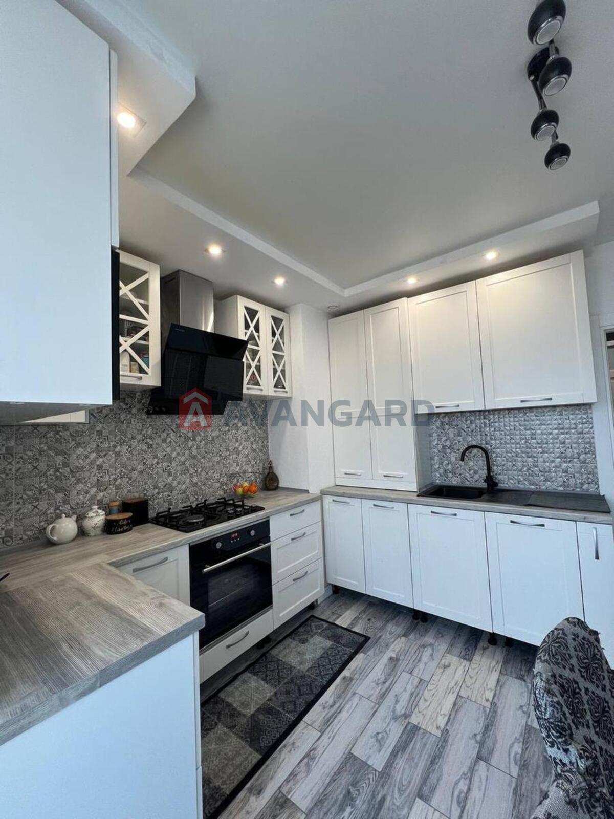 2 ��. ��������, 63/33/11 ��. �., 6/7 ������ ���� 2