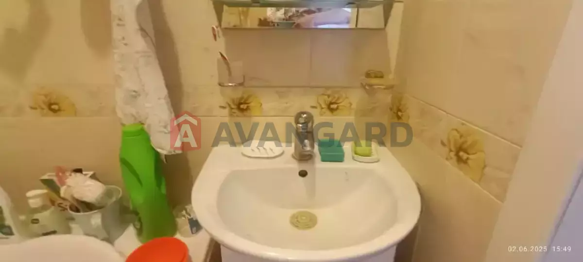 3 ��. ��������, 76/-/10 ��. �., 8/10 ������ ���� 9