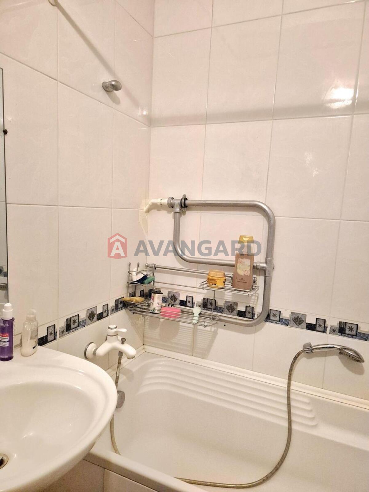 3 ��. ��������, 70/-/9 ��. �., 2/5 ������ ���� 9