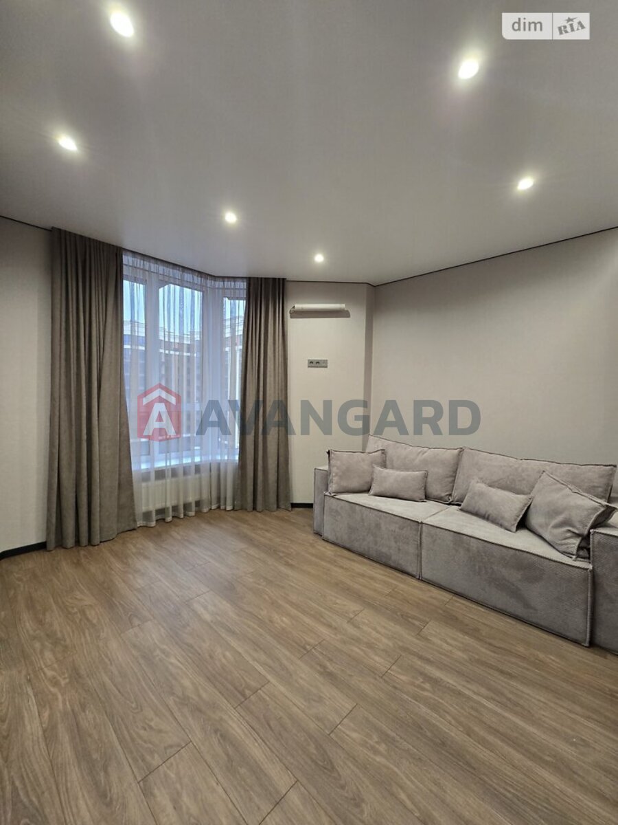 2 ��. ��������, 65/33/18 ��. �., 5/10 ������ ���� 23