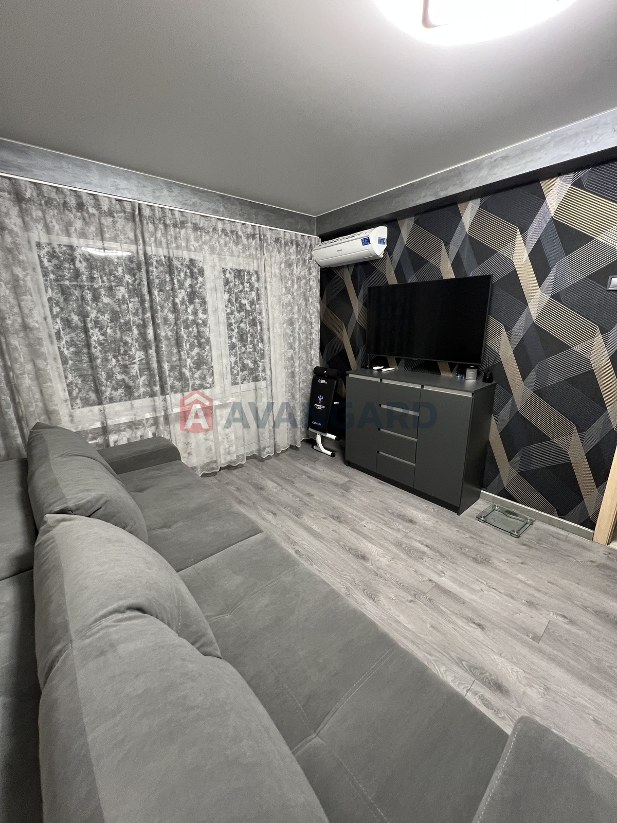 1 ����. ��������, 31,47/14,94/6,4 ��. �., 3/5 ���� ���� 9