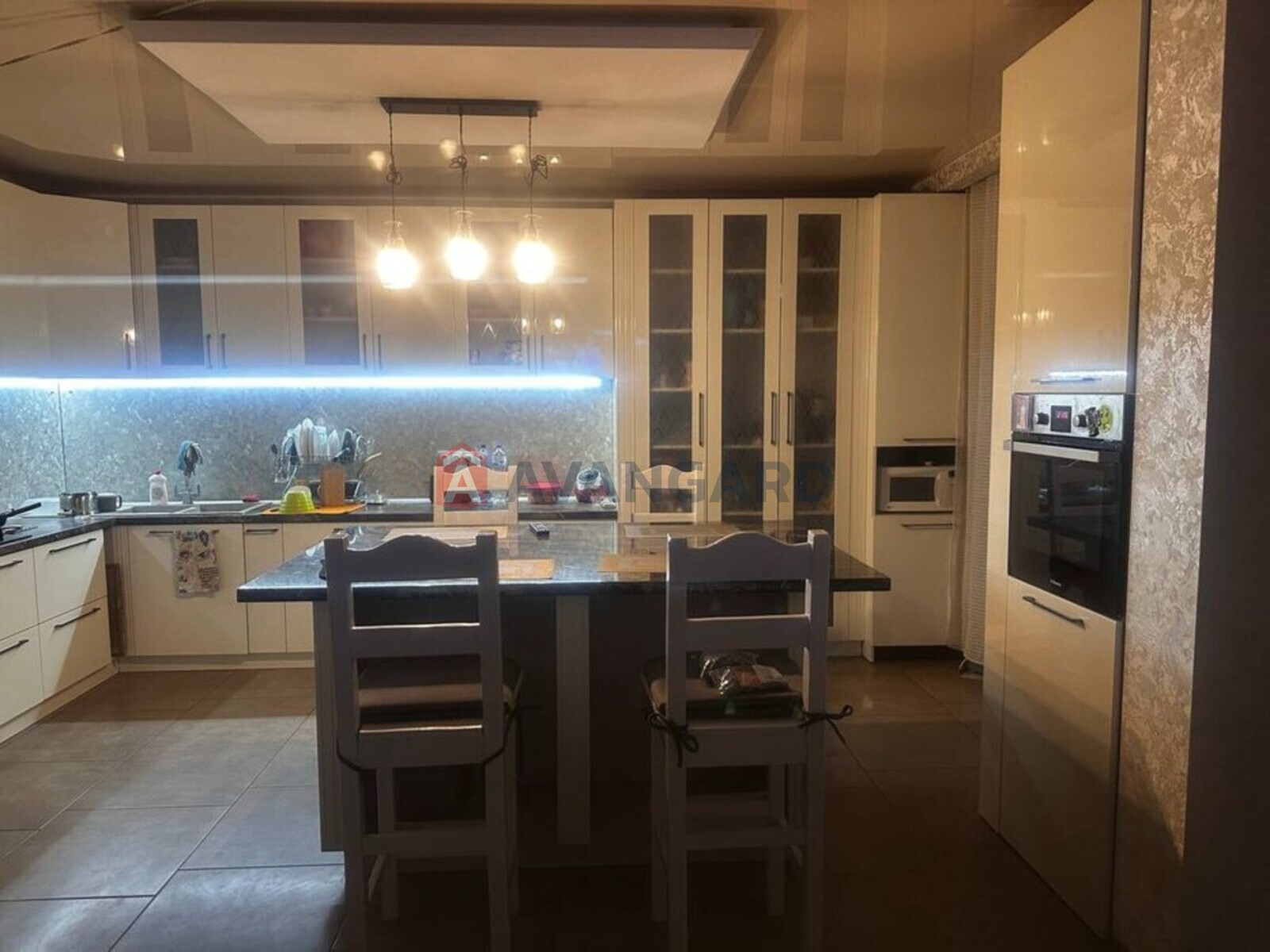 4 ��. ��������, 157/-/37 ��. �., 10/10 ������ ���� 2