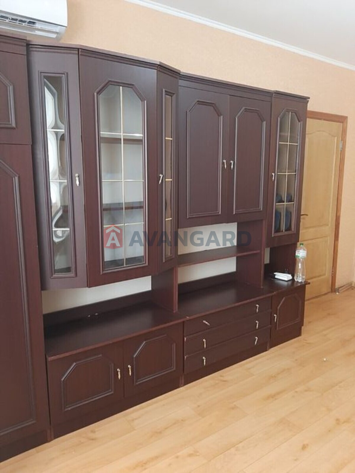 2 ����. ��������, 52/-/7 ��. �., 8/10 ���� ���� 4