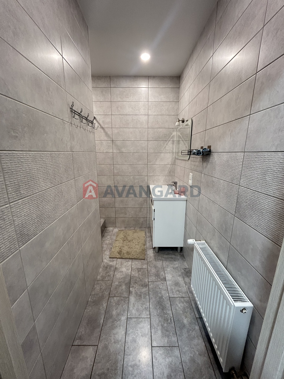 2 ��. ��������, 67,7/33,5/18,9 ��. �., 10/12 ������ ���� 10