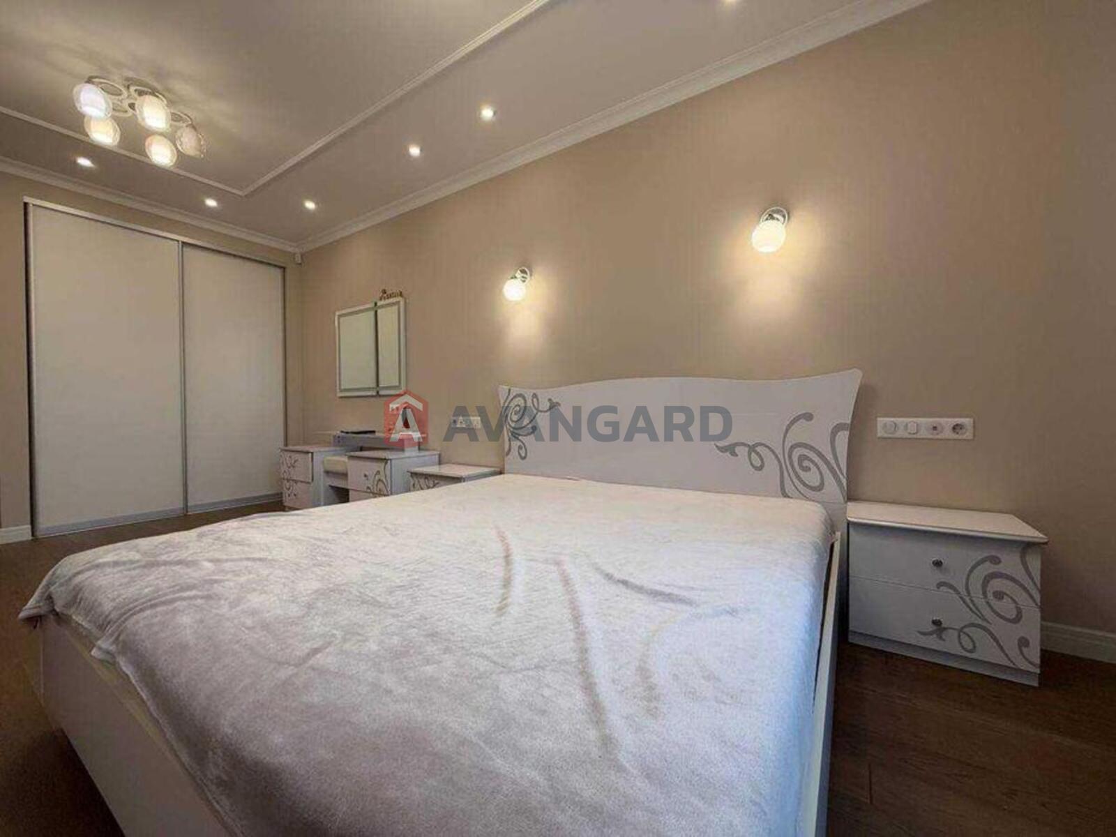 4 ��. ��������, 148/-/20 ��. �., 18/21 ������ ���� 10