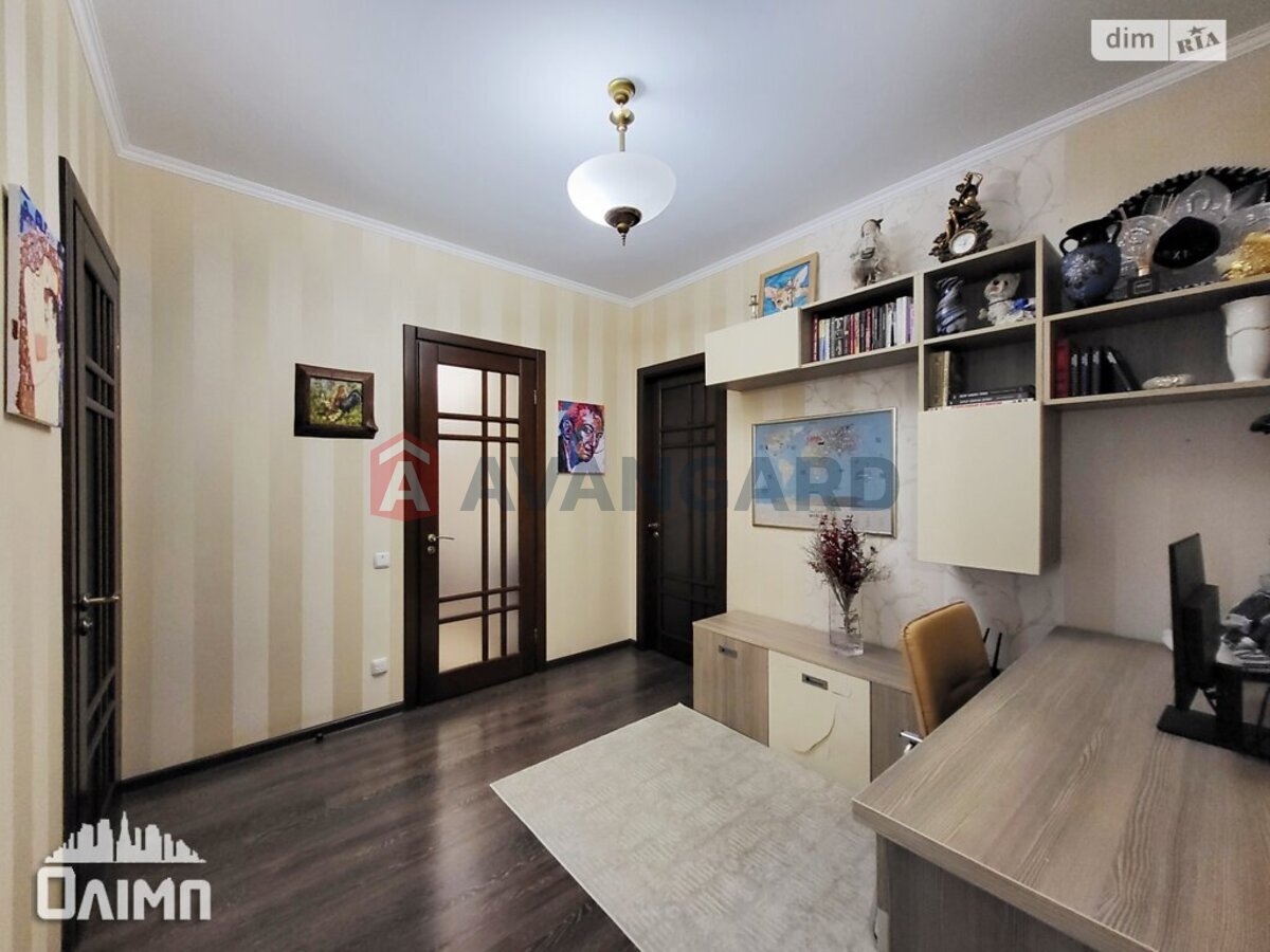 3 ��. ��������, 100/-/- ��. �., 7/9 ������ ���� 23