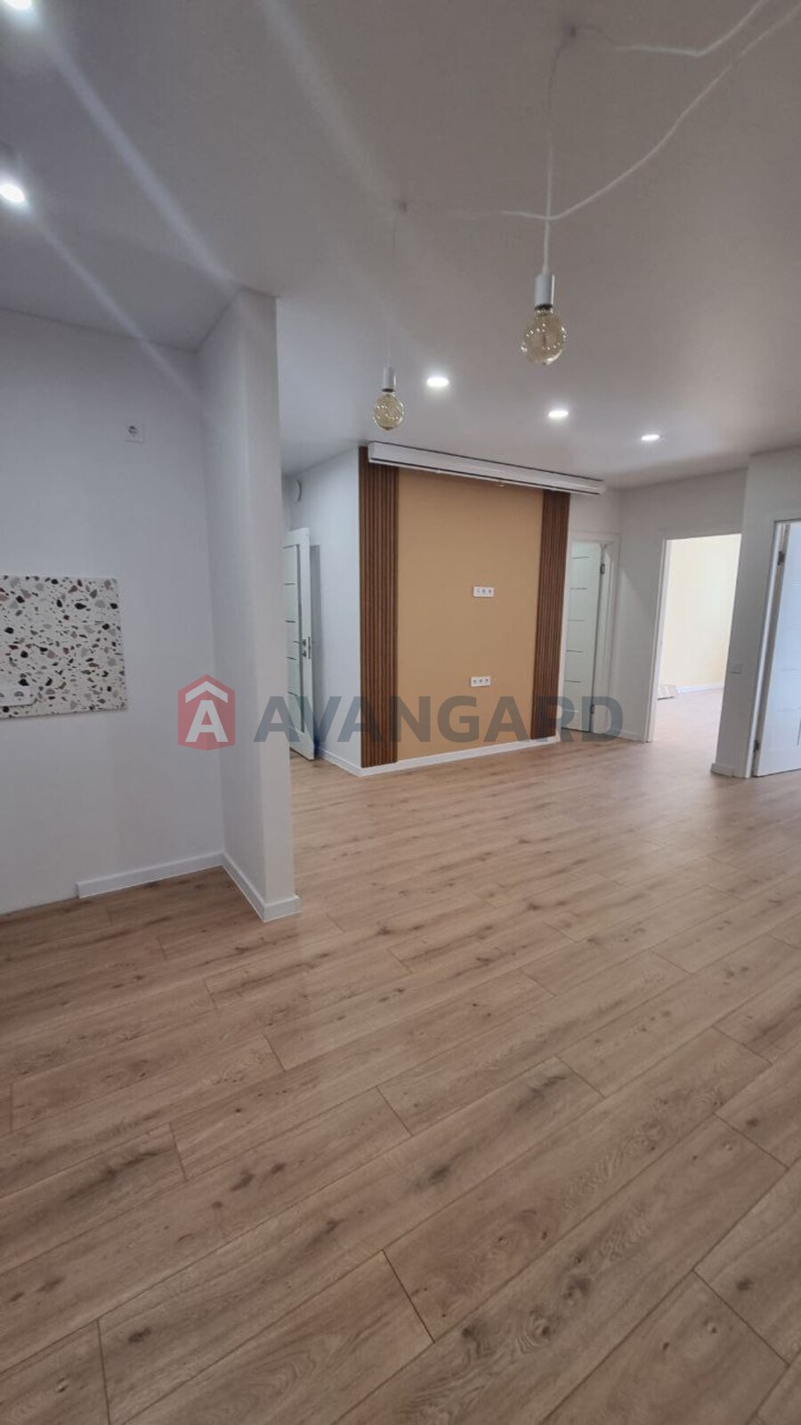 3 ��. ��������, 72/32/24 ��. �., 4/5 ������ ���� 4