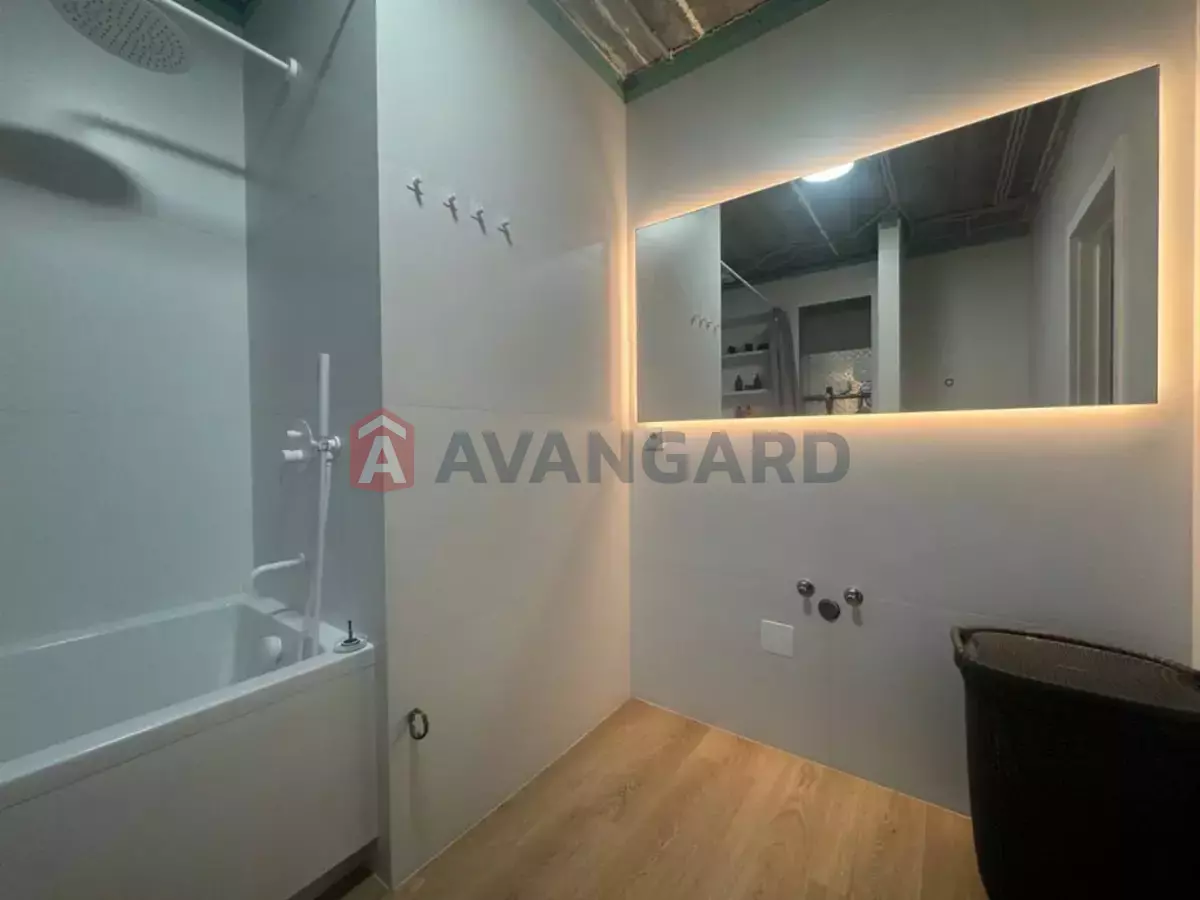 3 ��. ��������, 67/-/- ��. �., 8/10 ������ ���� 8