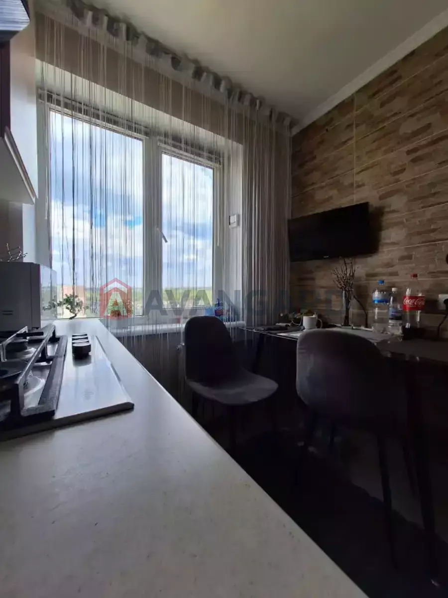 2 ��. ��������, 47/26/8 ��. �., 10/10 ������ ���� 15