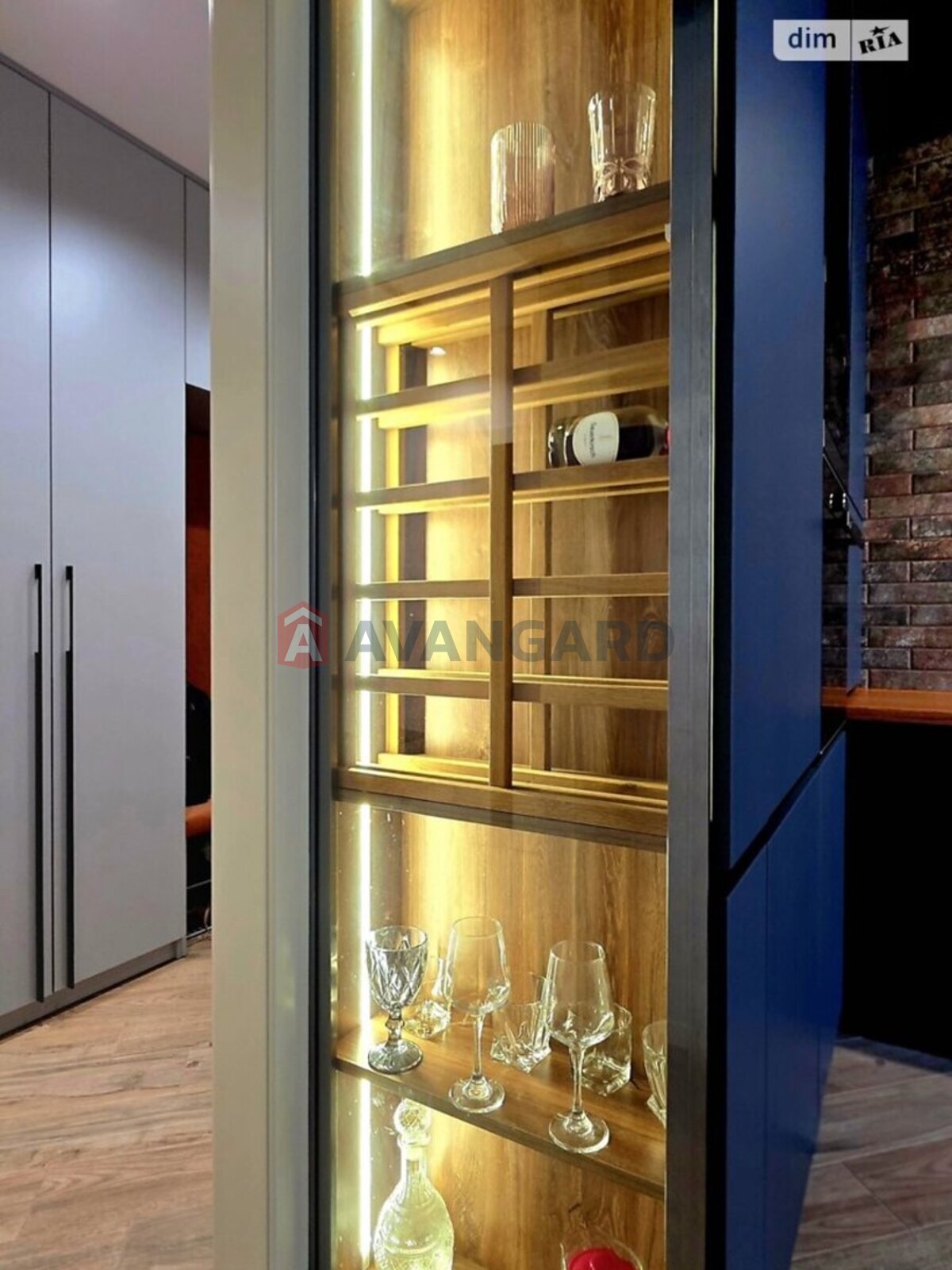 3 ����. ��������, 101/49/16 ��. �., 4/8 ���� ���� 10