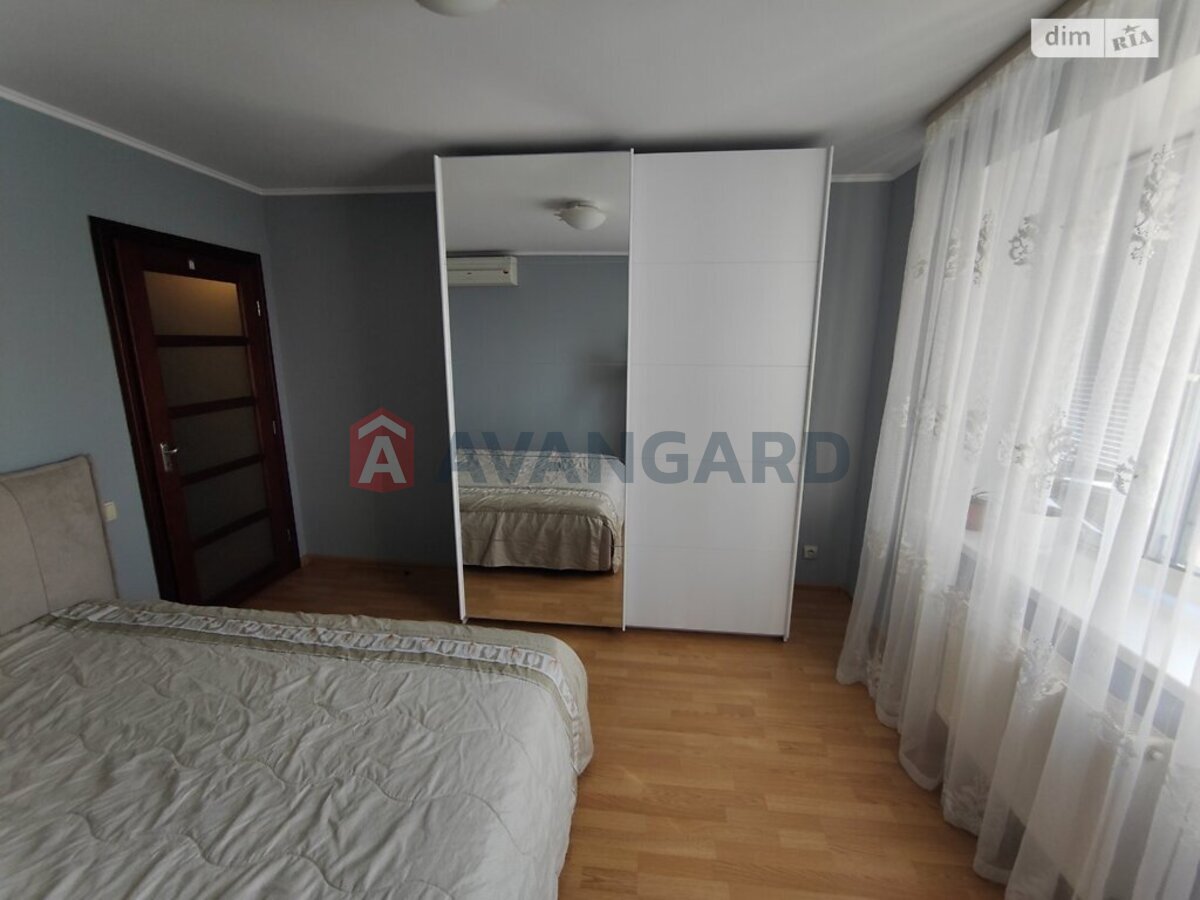 3 ��. ��������, 120/67/14 ��. �., 7/7 ������ ���� 7