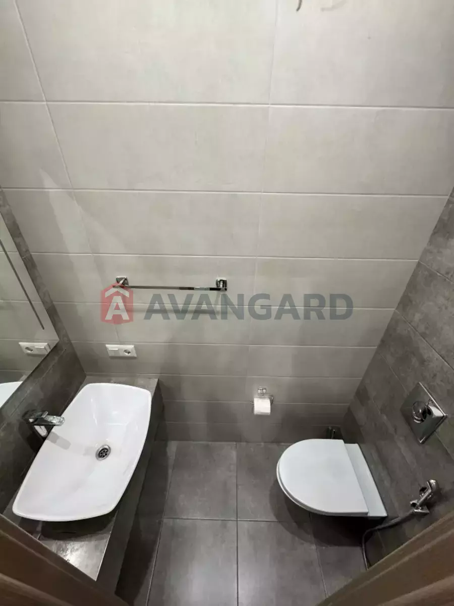 3 ��. ��������, 98/40/40 ��. �., 9/10 ������ ���� 18