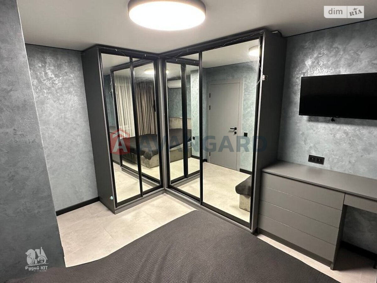 1 ��. ��������, 21/11/4 ��. �., 9/9 ������ ���� 8