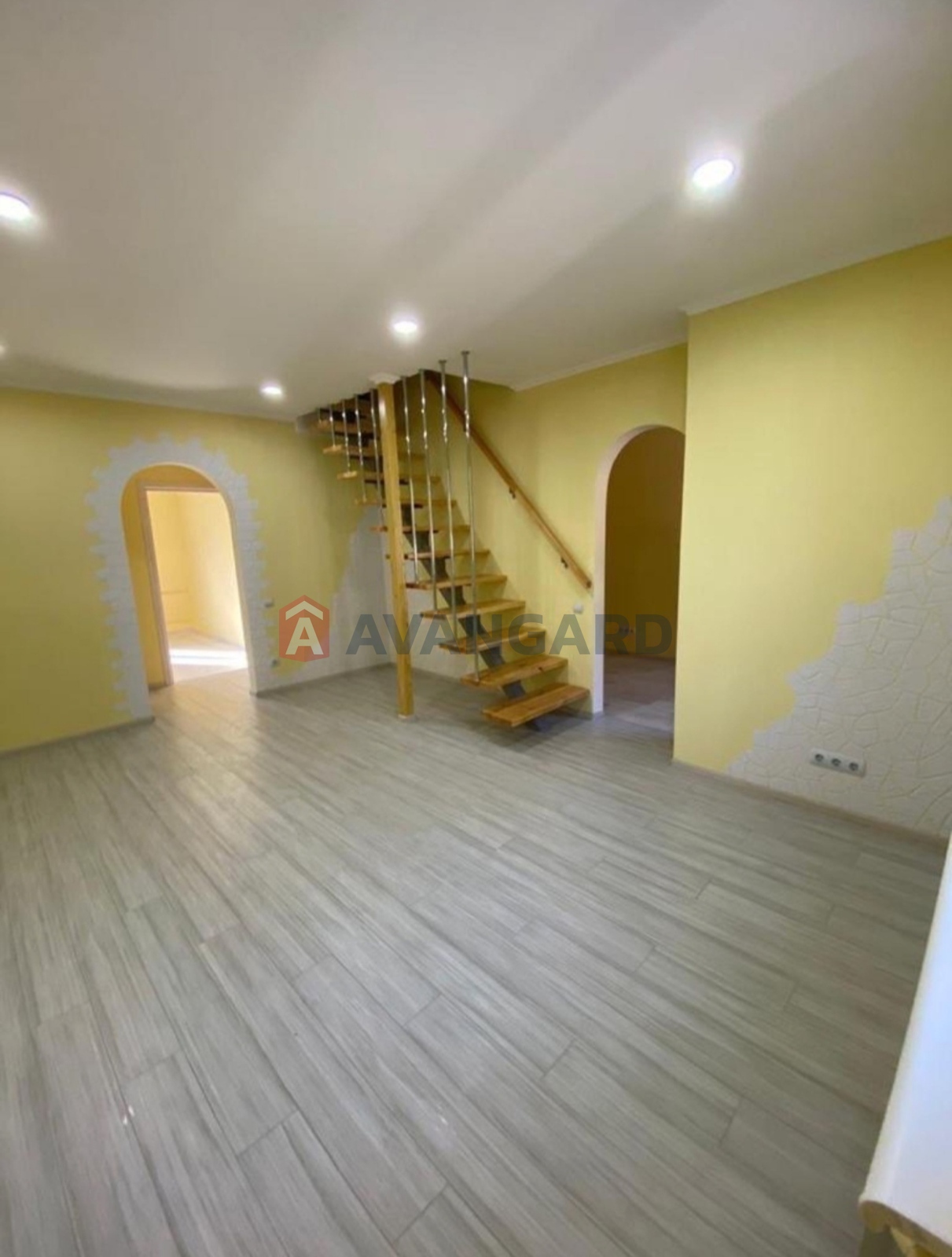 4 ��. ��������, 92/-/- ��. �., 2/2 ������ ���� 1