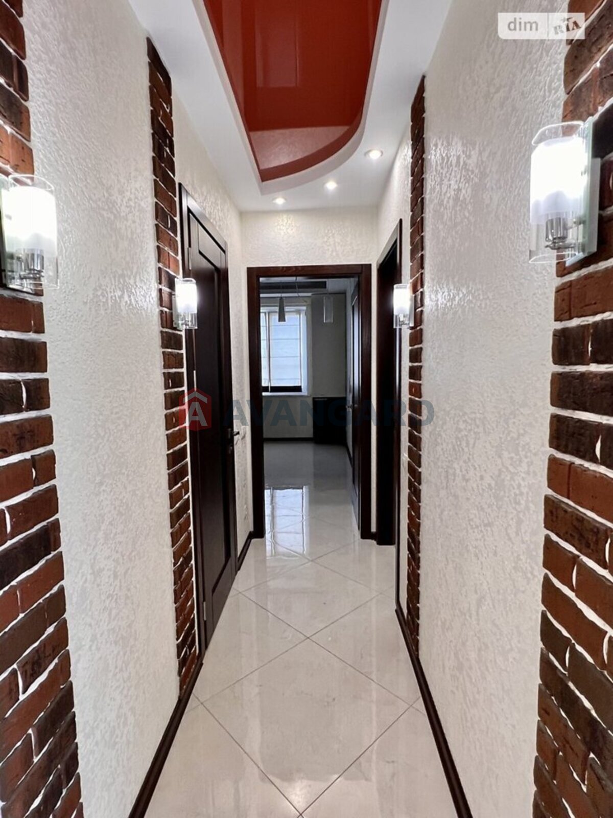 4 ��. ��������, 108/71/11 ��. �., 4/7 ������ ���� 28