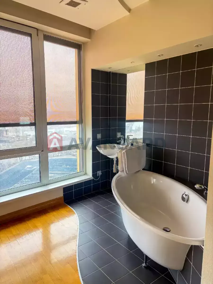 4 ��. ��������, 150/-/- ��. �., 8/14 ������ ���� 4