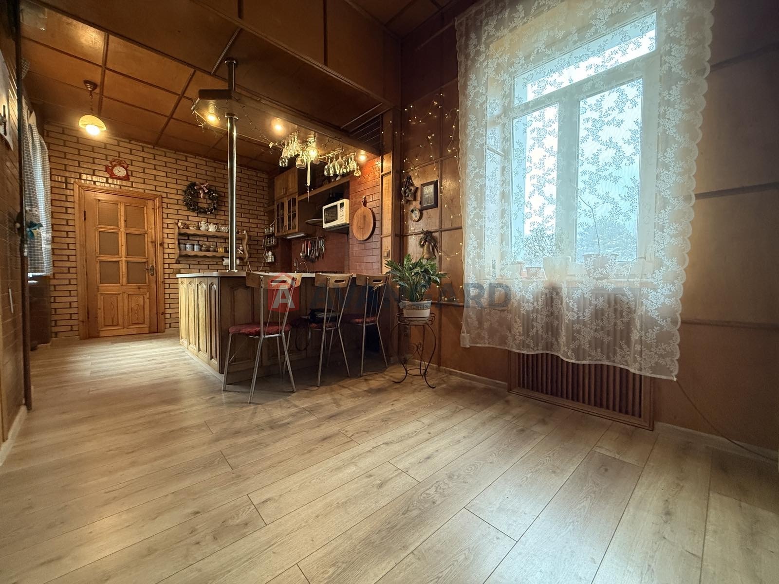 4 ��. ��������, 95/70/20 ��. �., 3/3 ������ ���� 3