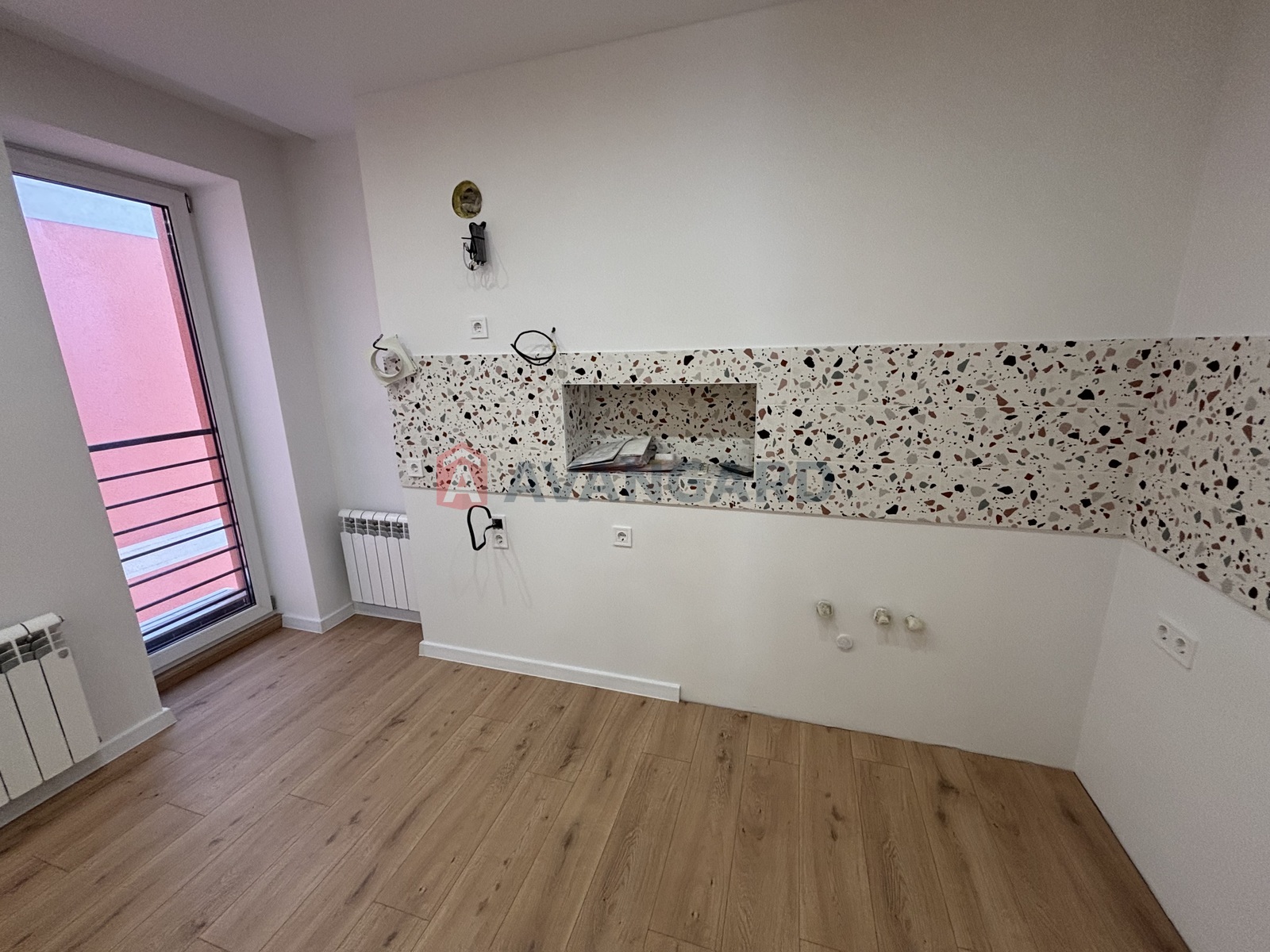 3 ��. ��������, 72/32/24 ��. �., 4/5 ������ ���� 3