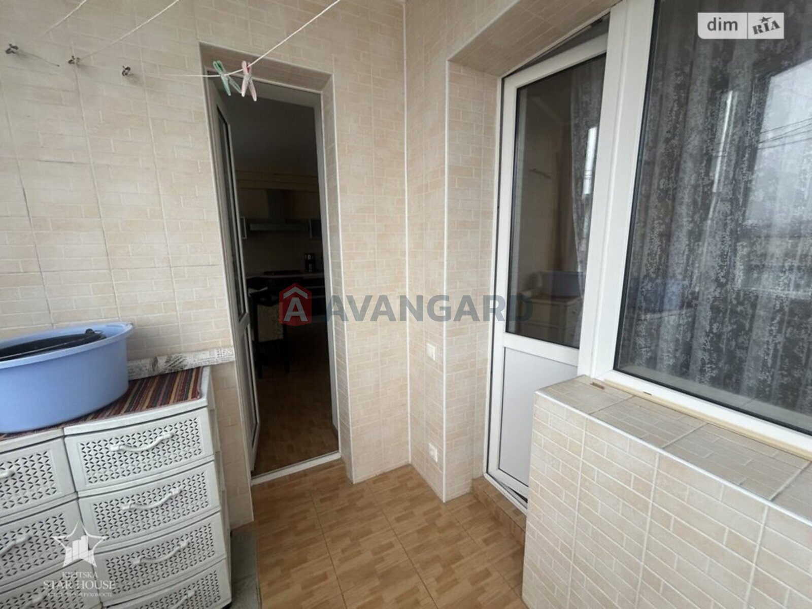 2 ��. ��������, 68/33/13 ��. �., 9/9 ������ ���� 7