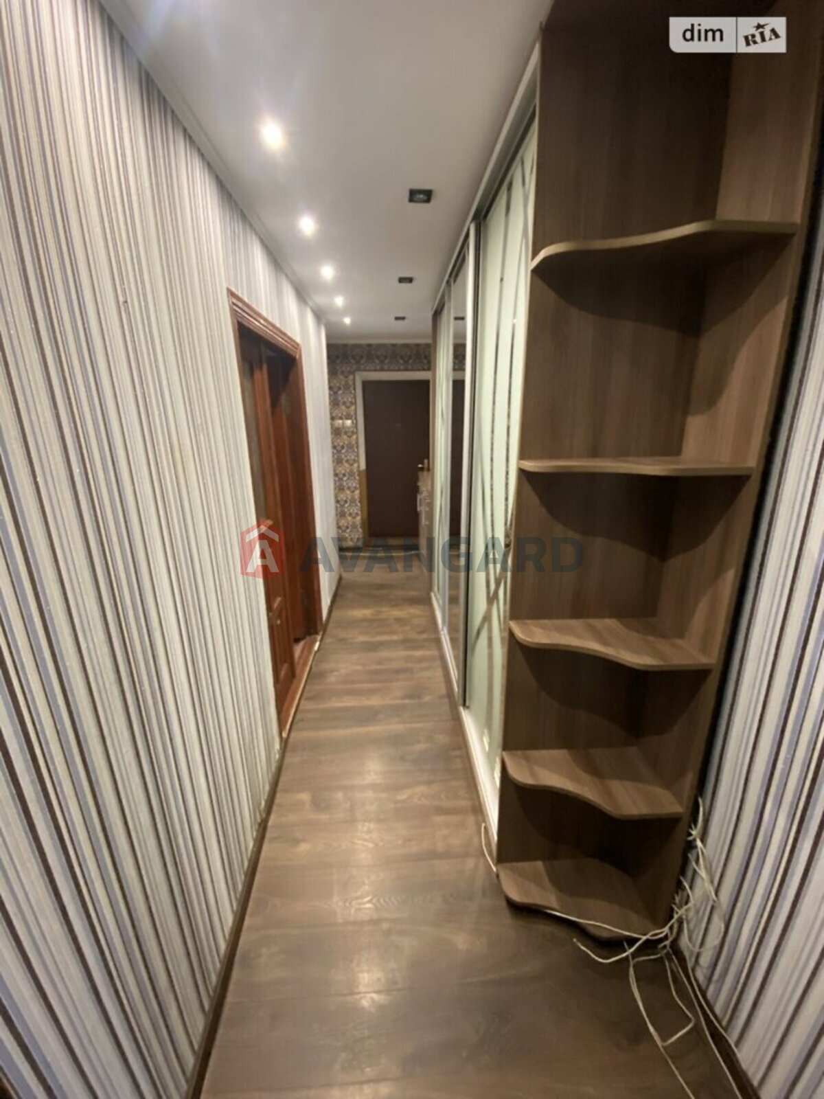 3 ��. ��������, 61/35/10 ��. �., 4/10 ������ ���� 6