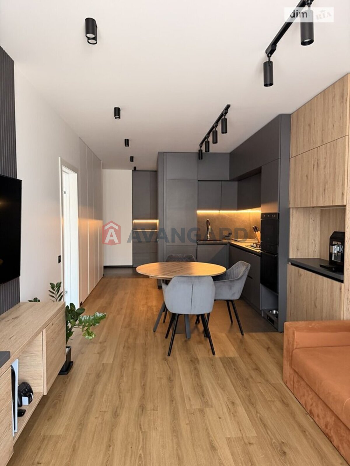 1 ��. ��������, 53/53/6 ��. �., 3/10 ������ ���� 28