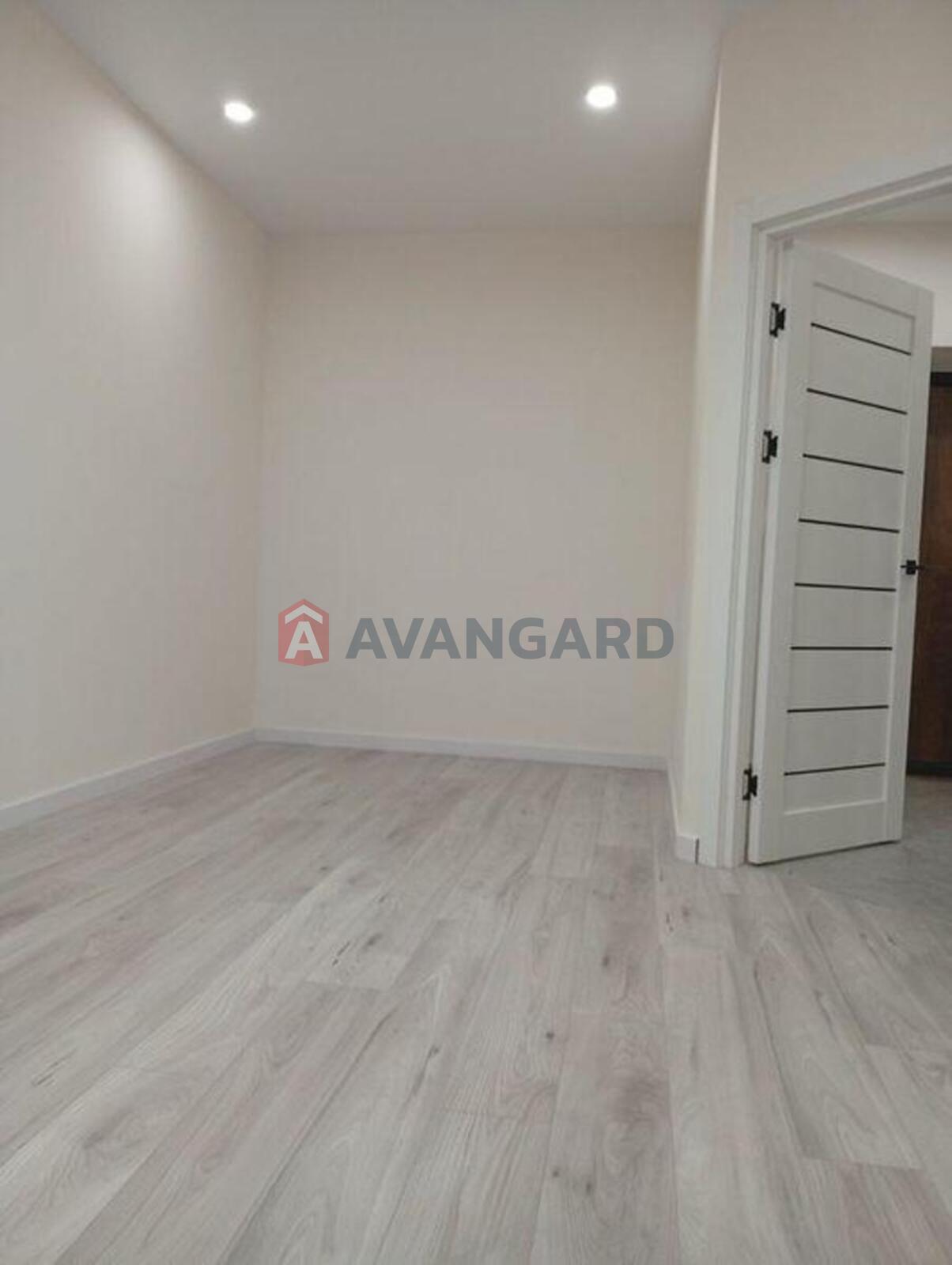 1 ��. ��������, 38/-/10 ��. �., 7/10 ������ ���� 11