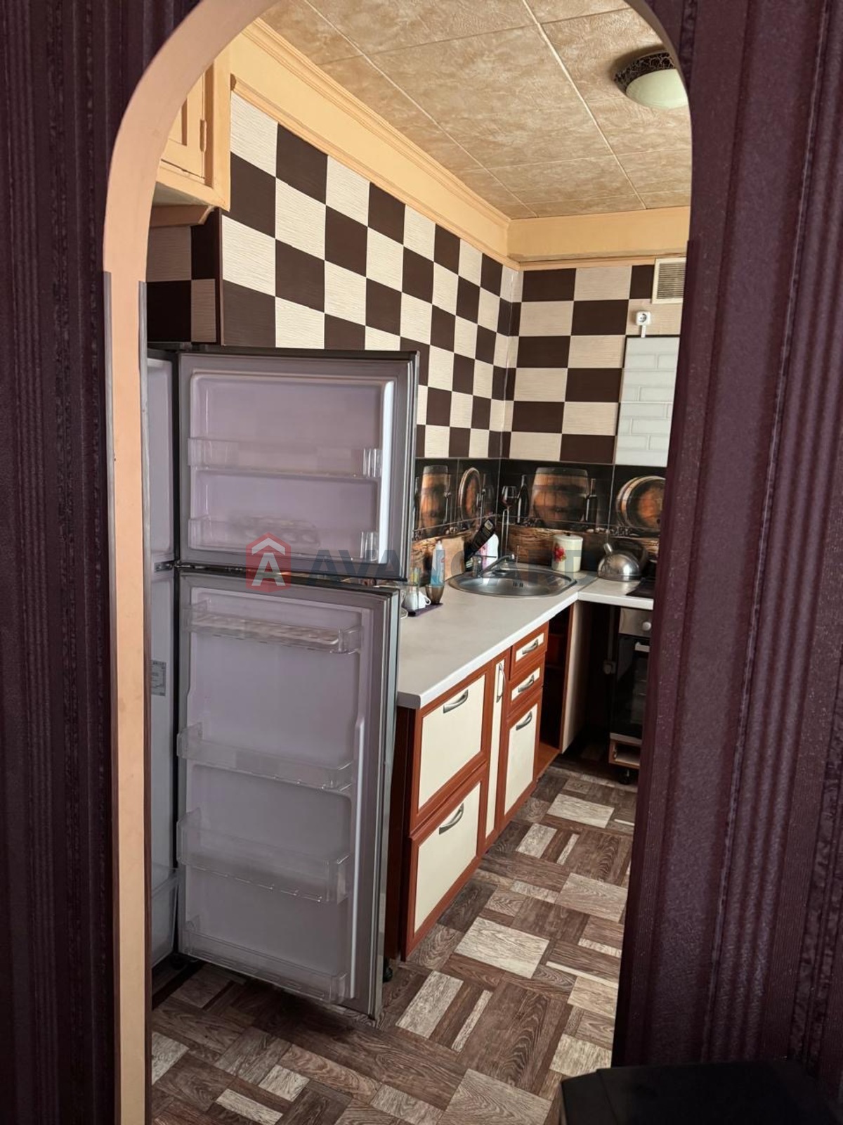 4 ��. ��������, 65,8/48/8 ��. �., 5/5 ������ ���� 14