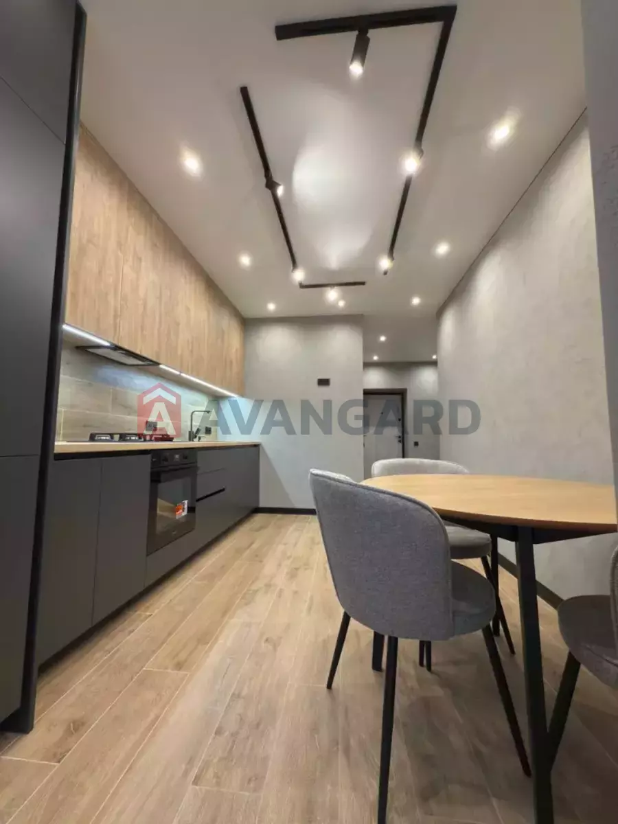 1 ��. ��������, 45/18/15 ��. �., 8/10 ������ ���� 4