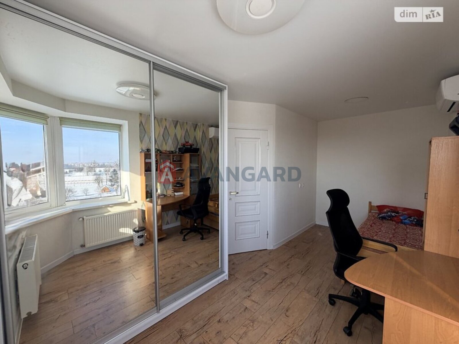 4 ��. ��������, 124/74/19 ��. �., 10/11 ������ ���� 19