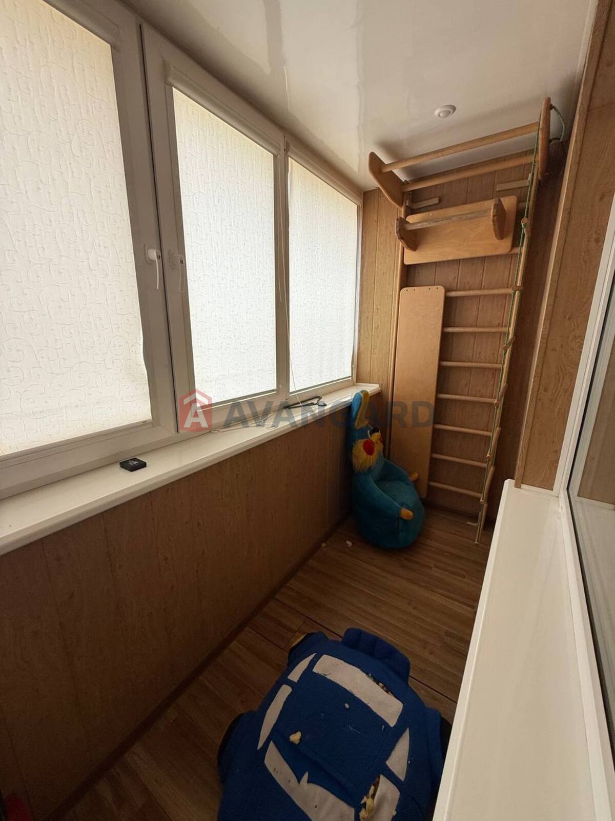 3 ����. ��������, 69/40/9 ��. �., 8/9 ���� ���� 13