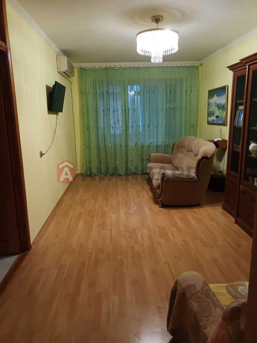 3 . , 69/-/8 . ., 8/9   9