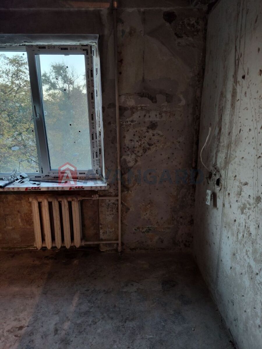 1 ��. ��������, 27/-/7 ��. �., 4/5 ������ ���� 8