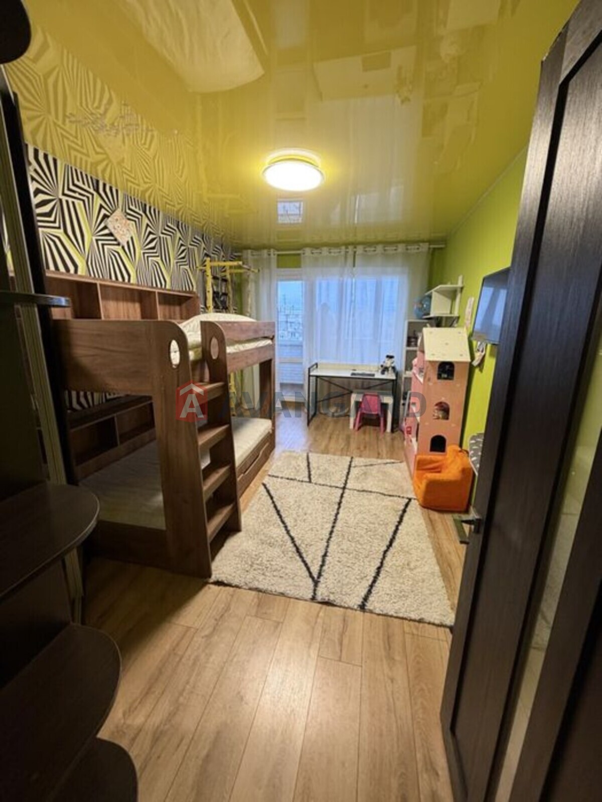 3 ����. ��������, 70/-/12 ��. �., 9/9 ���� ���� 6