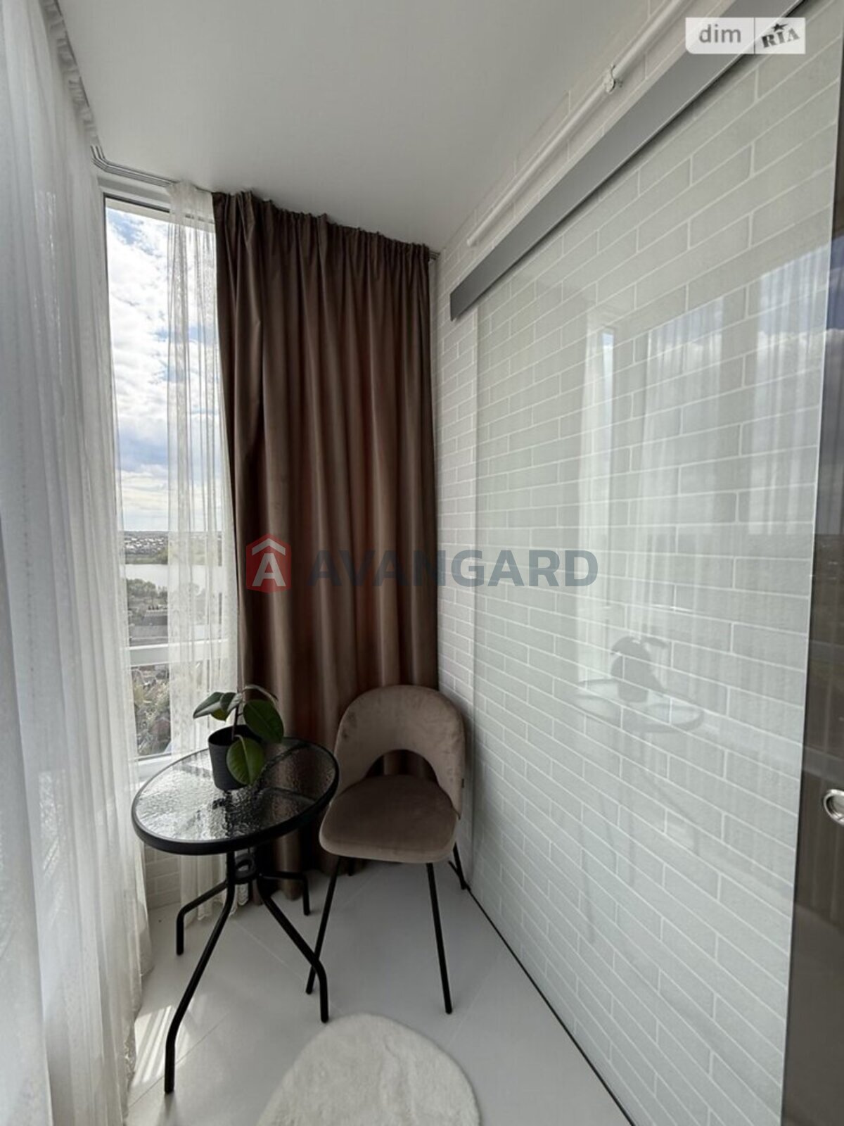 2 ��. ��������, 70/31/17 ��. �., 9/9 ������ ���� 6